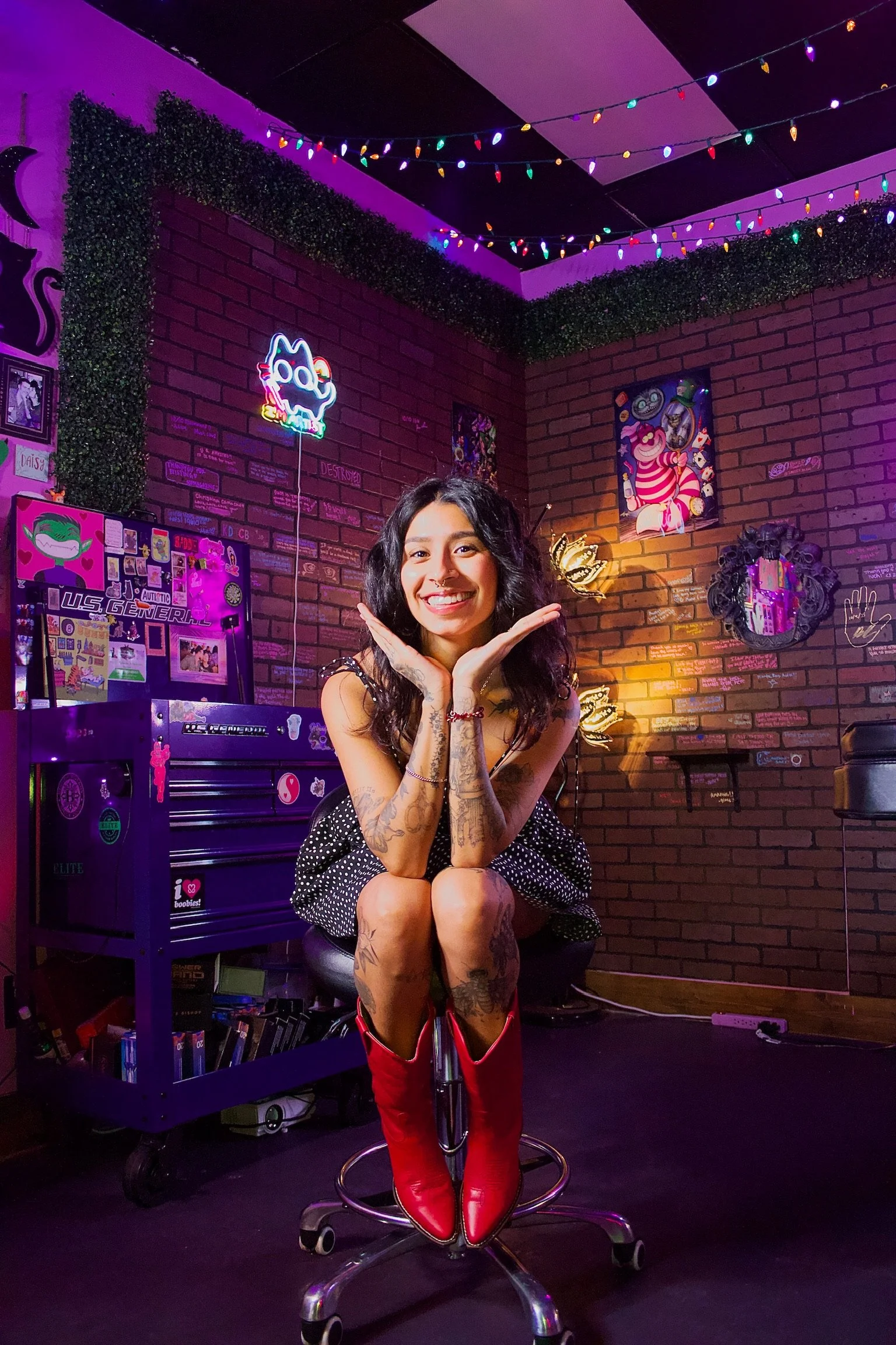 Daiisy, owner and lead artist